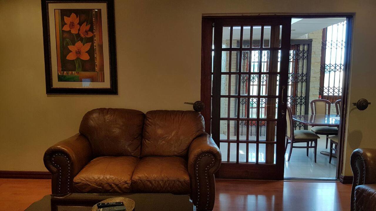 سنتوريون Lily White Guest House المظهر الخارجي الصورة