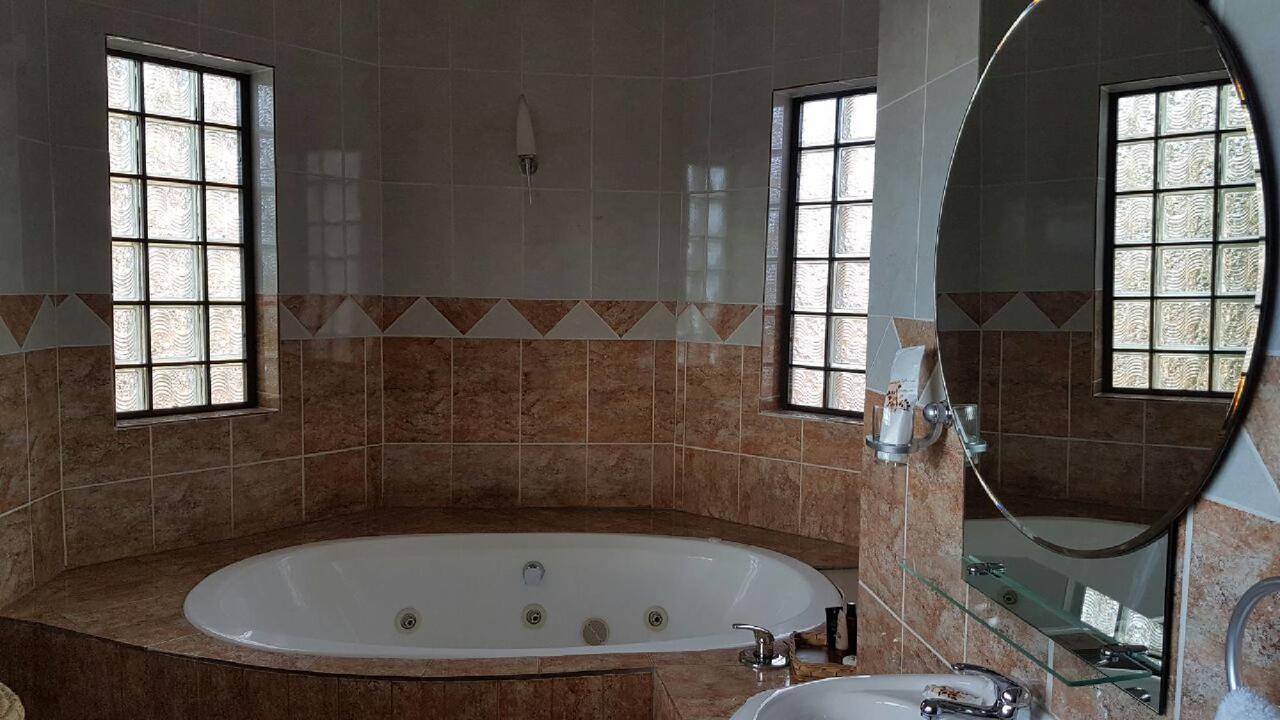 سنتوريون Lily White Guest House المظهر الخارجي الصورة