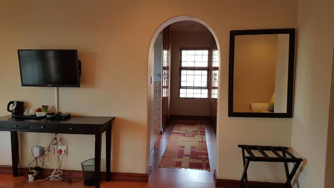 سنتوريون Lily White Guest House المظهر الخارجي الصورة