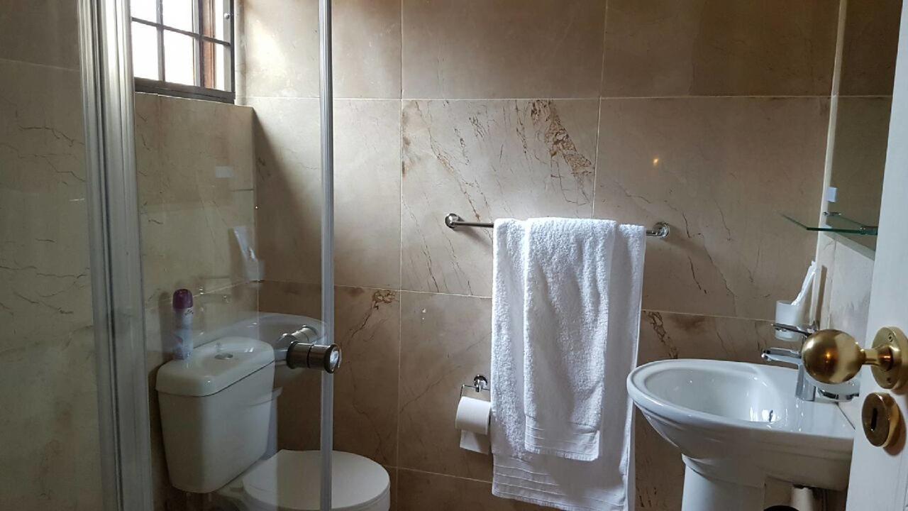 سنتوريون Lily White Guest House المظهر الخارجي الصورة