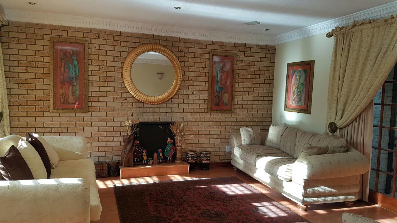 سنتوريون Lily White Guest House المظهر الخارجي الصورة